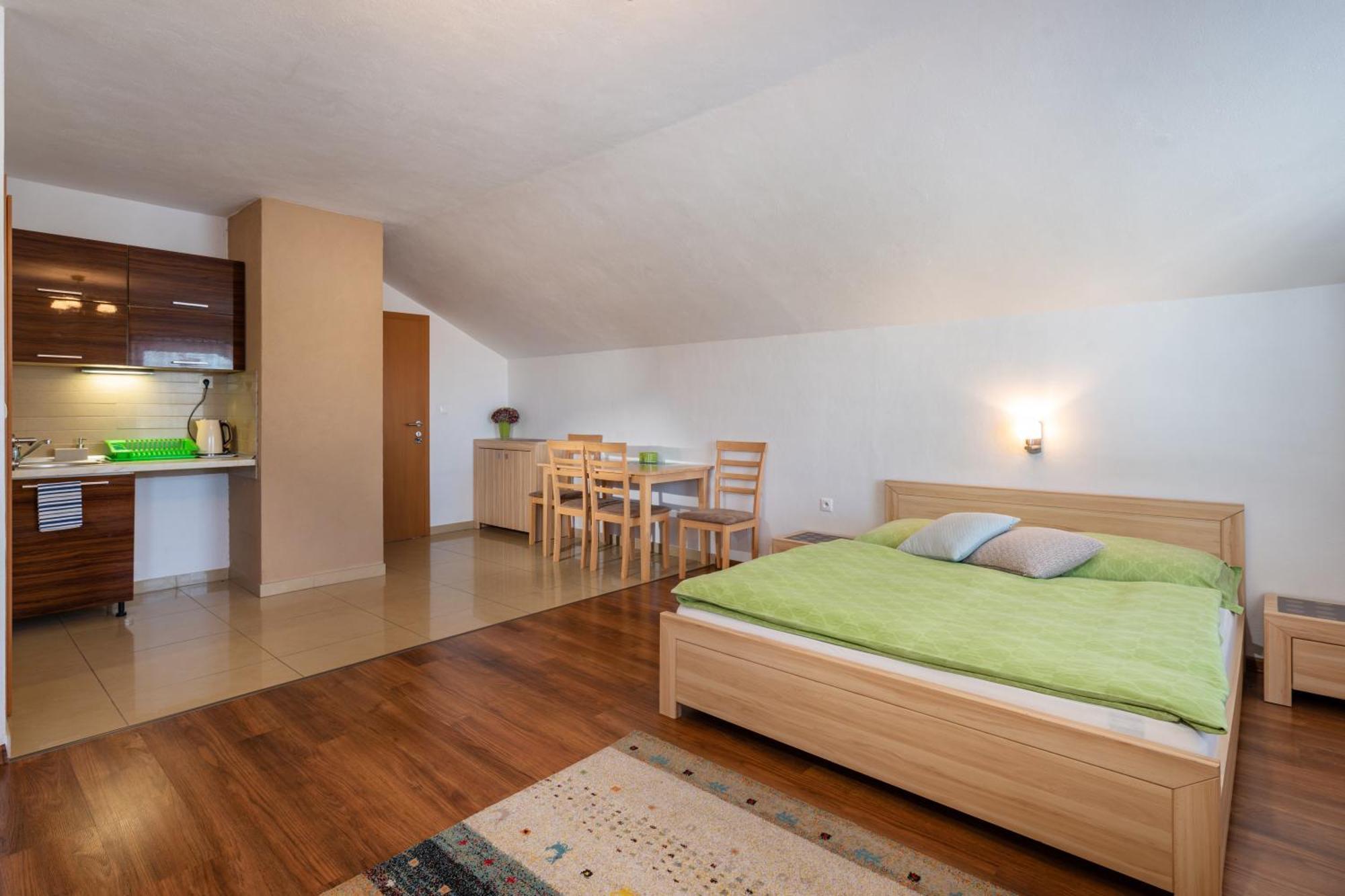 Pension Lunatyk Liptovský Mikuláš Esterno foto